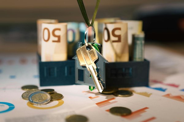 How to Soothe Your Dog During Fireworks: Effective Anxiety-Relief Methods for a Stress-Free Experience